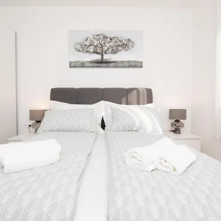 Apollonia Apartment