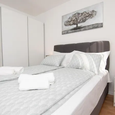 Apollonia Apartment