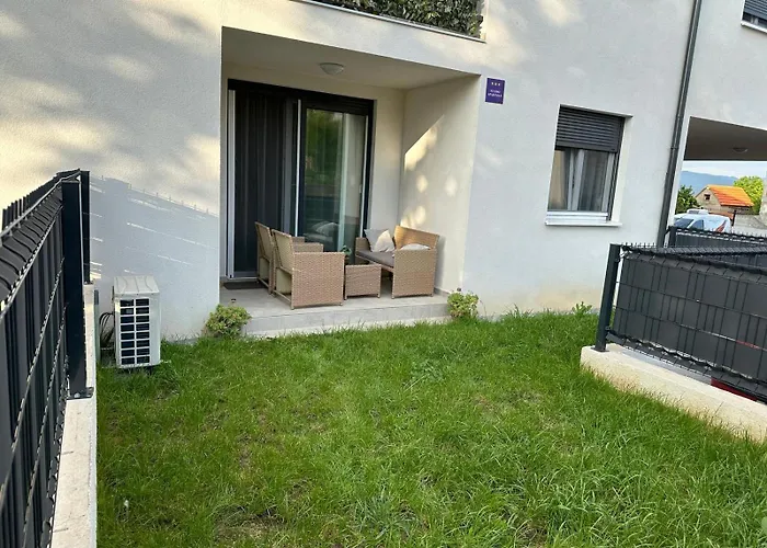 アパート Apollonia シニ